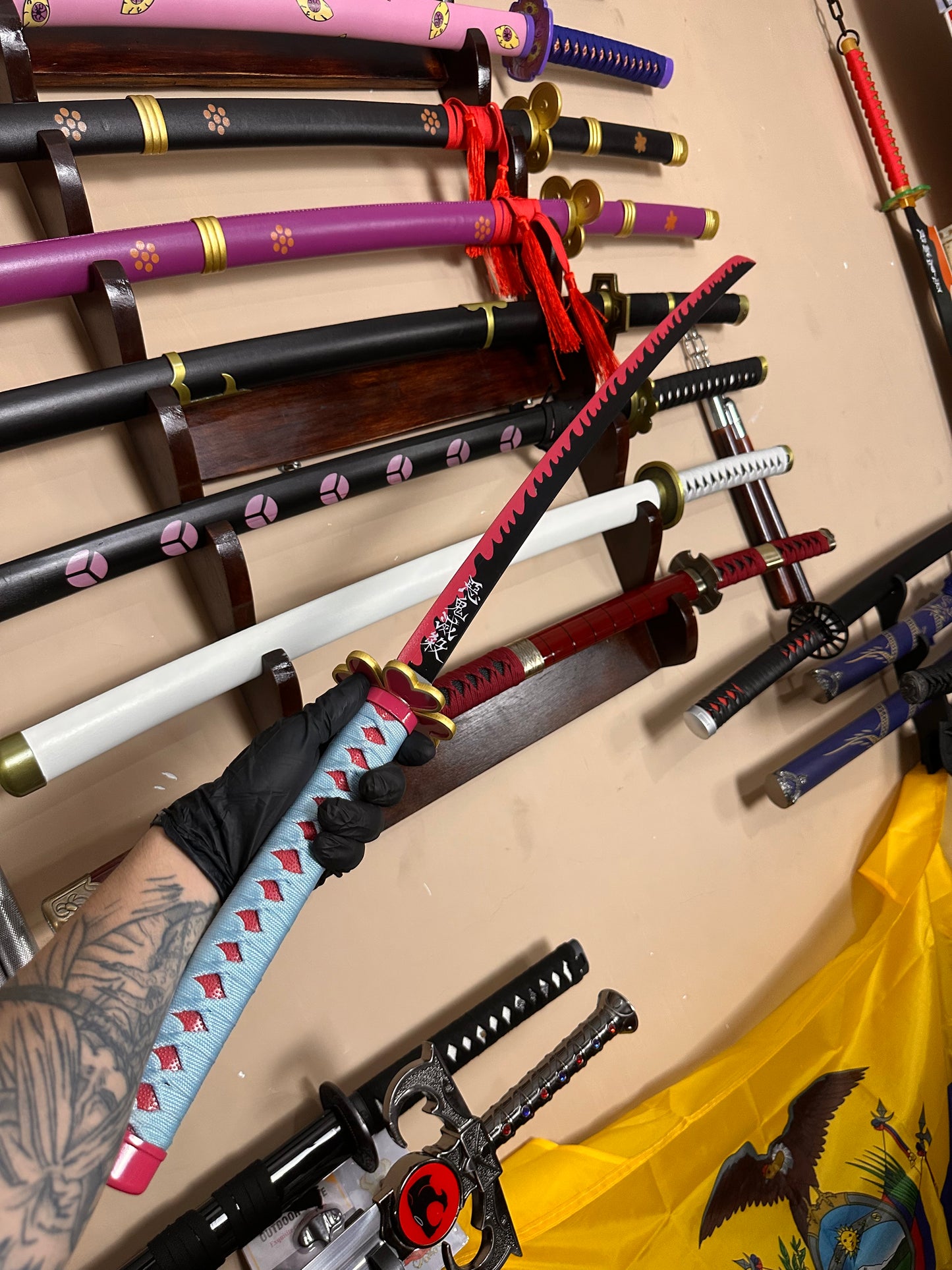 Katana De Metal Mitsuri Kanroji - Kimetsu No Yaiba - Demon Slayer