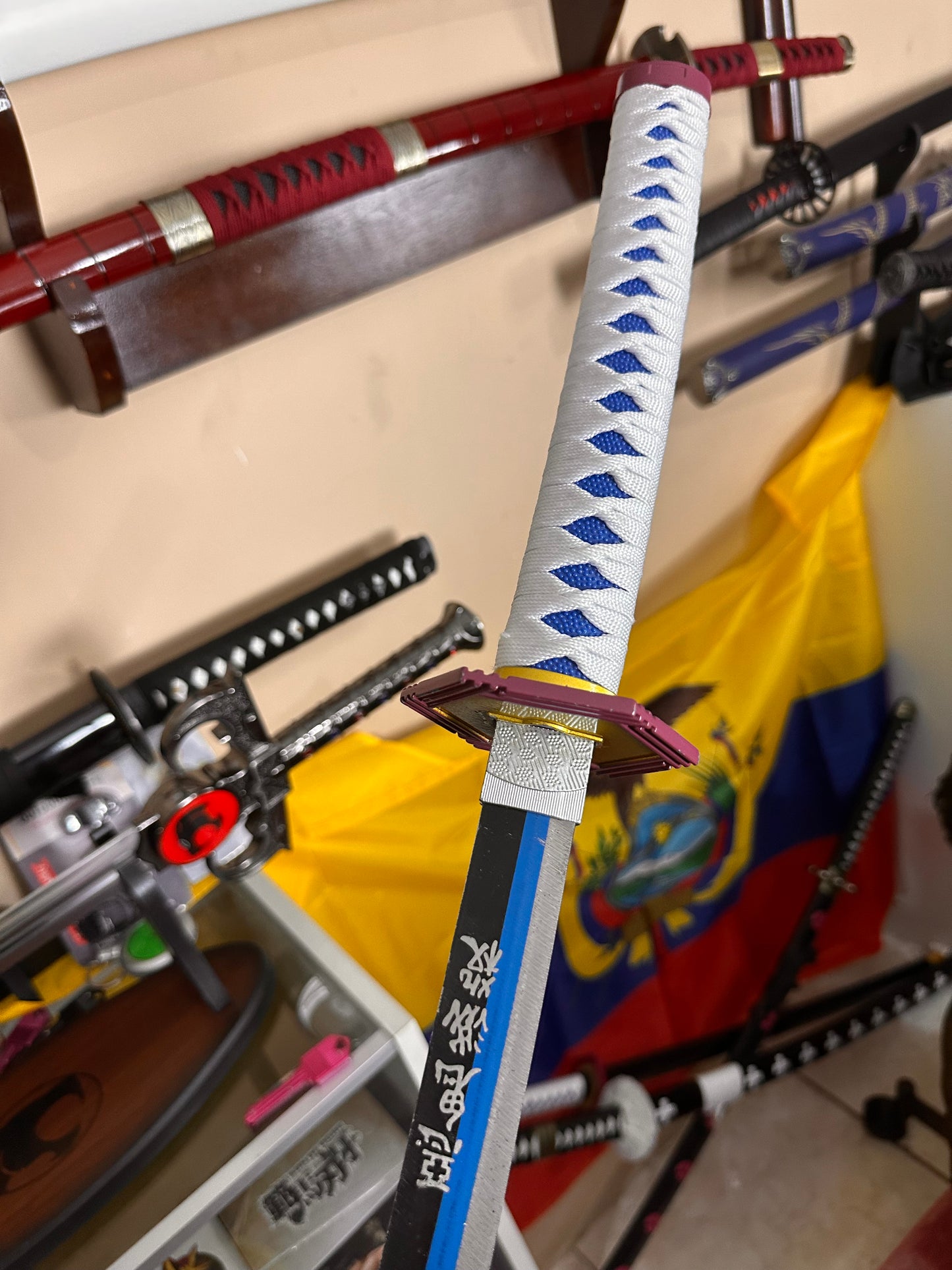 Katana De Metal de Tomioka de Kimetsu no Yaiba - Demon Slayer con hoja azul