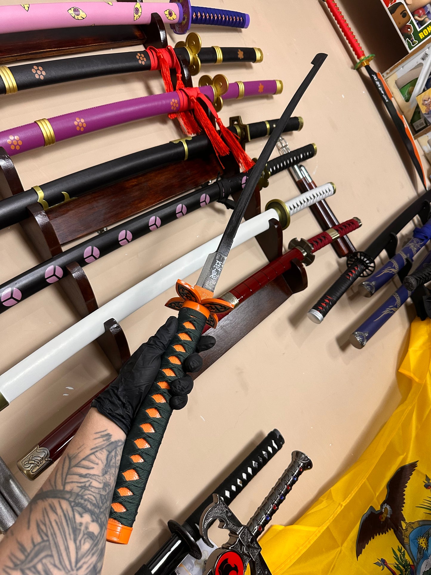 Katana De Metal Decorativa de Kocho Shinobu - Acero Kimetsu no Yaiba - Demon Slayer