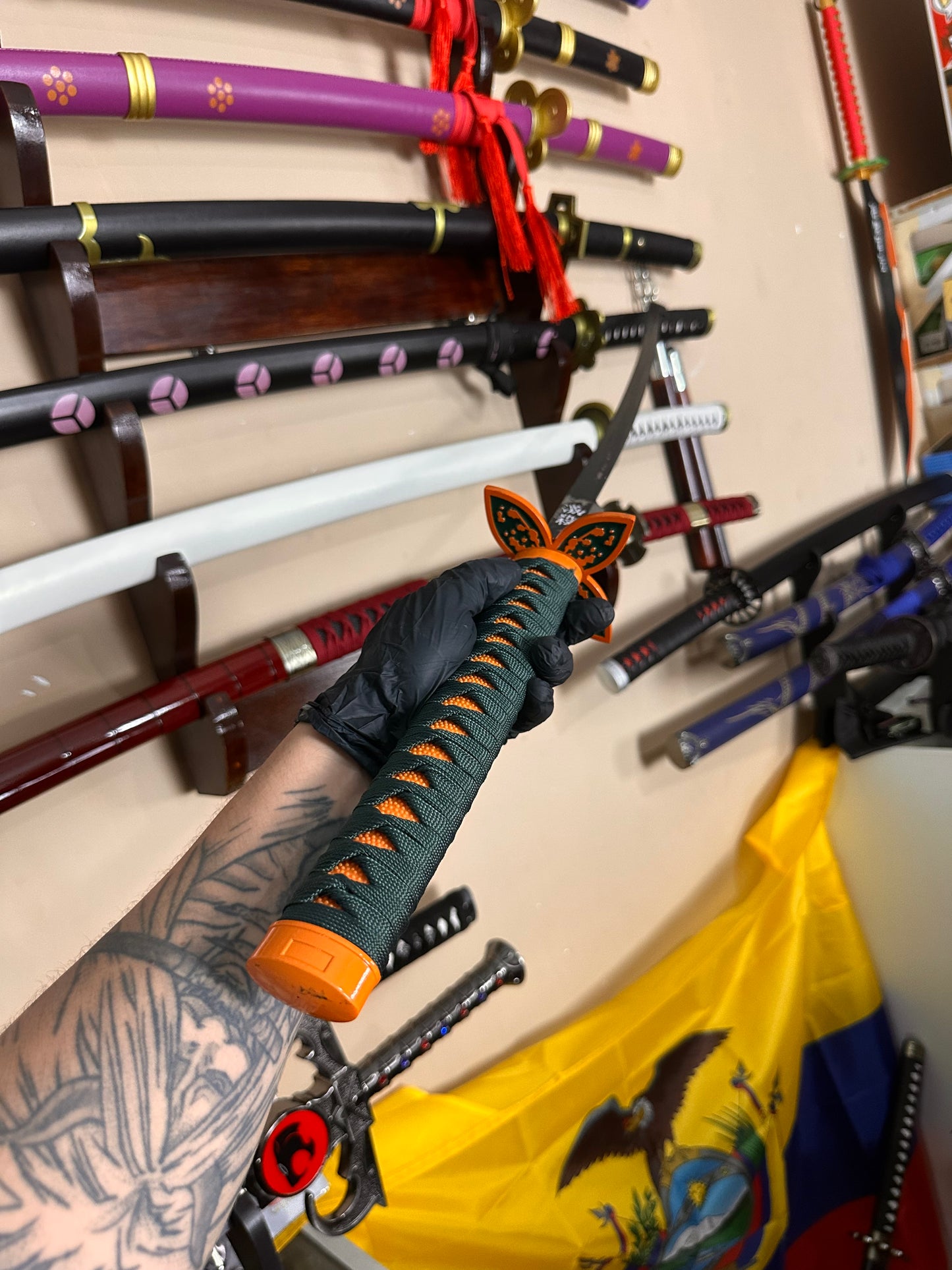 Katana De Metal Decorativa de Kocho Shinobu - Acero Kimetsu no Yaiba - Demon Slayer