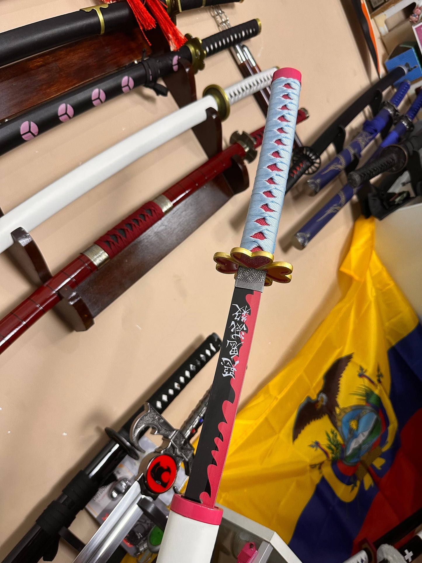 Katana De Metal Mitsuri Kanroji - Kimetsu No Yaiba - Demon Slayer