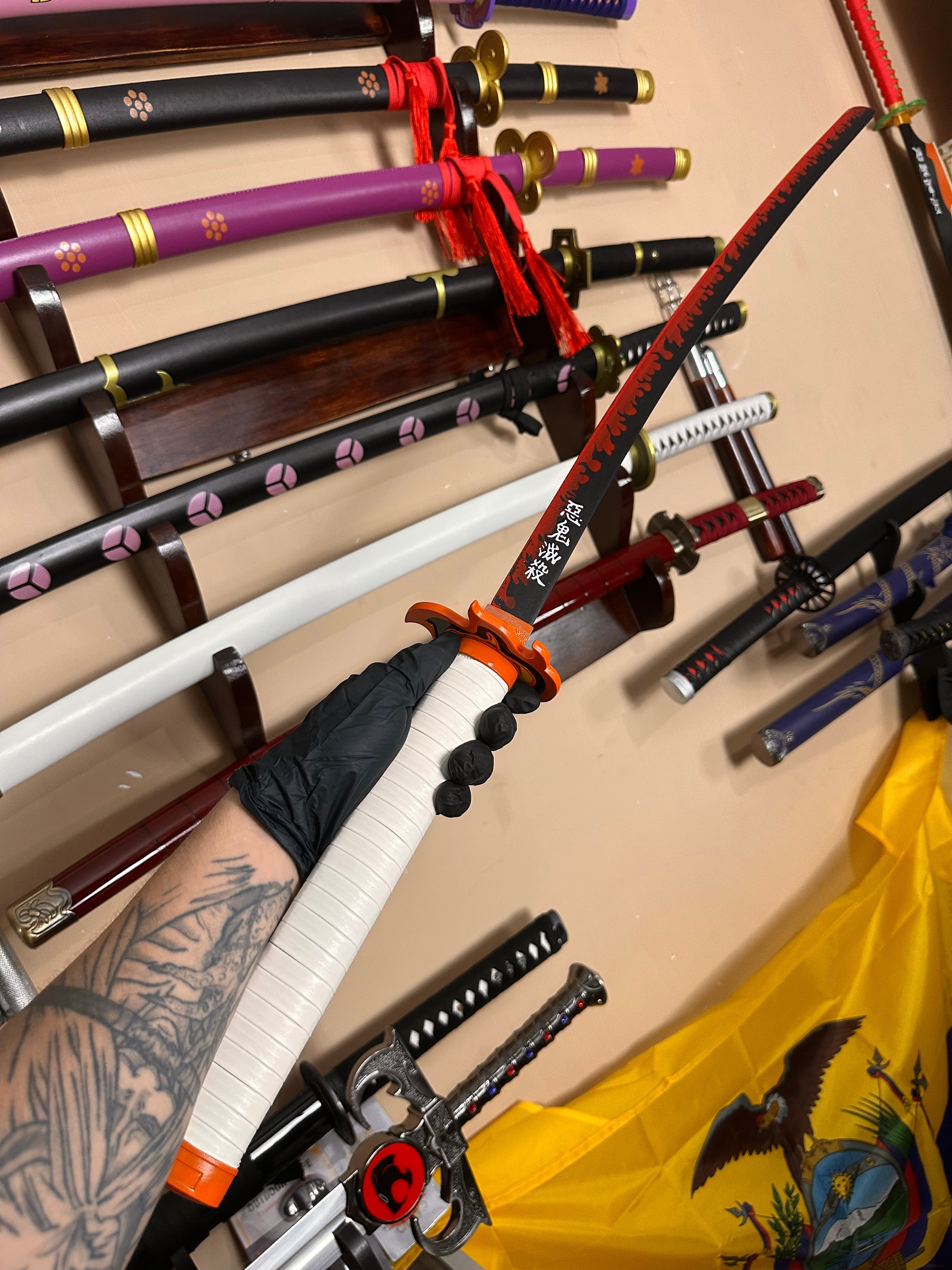 Katana de Rengoku Kyojuro Demon Slayer Kimetsu no Yaiba